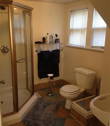 4th image of 145 Pauline Ave