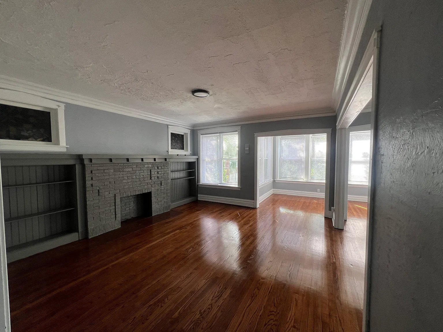 6715 S Ridgeland Ave — Photo 1