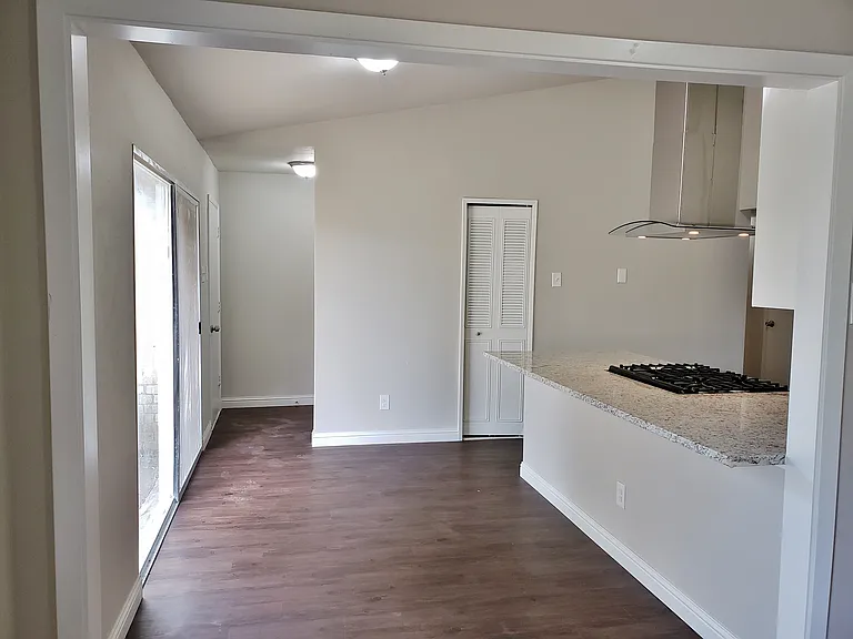 1320 Iris Ln — Photo 17
