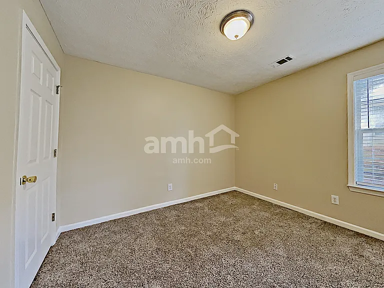451 Bellingham Dr — Photo 15