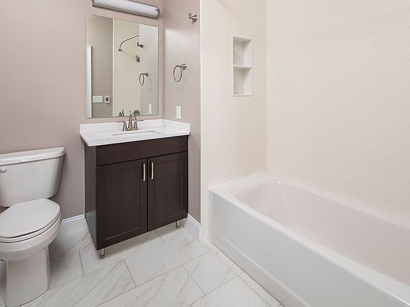 4th image of 121 N Washington Ave APT 106
