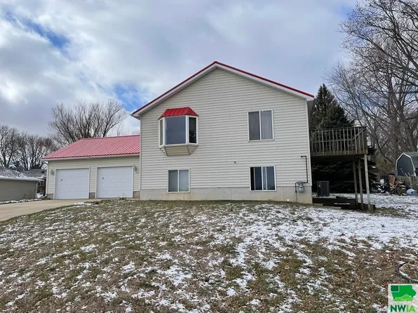 110 Lincoln Dr, Alcester, SD 57001