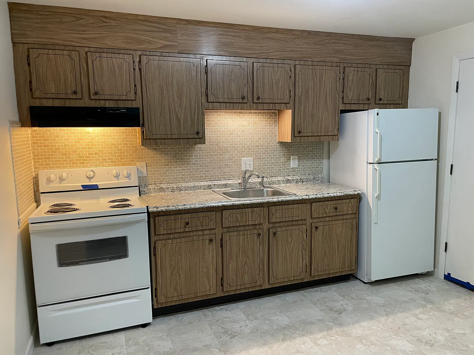 2 bed, 700 sqft, $2,300 — Photo 3