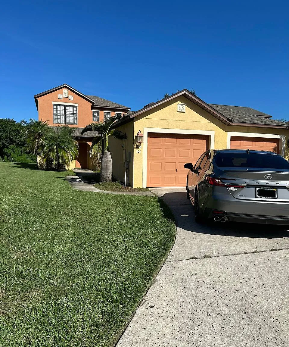 3 bed, 1008 sqft, $1,900 — Photo 2