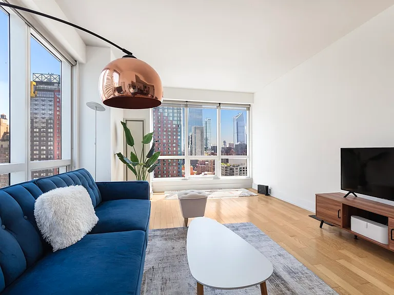 350 W 42nd St #19K — Photo 1