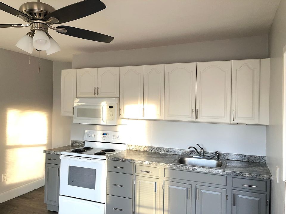 Bright spacious Eat in kitchen.