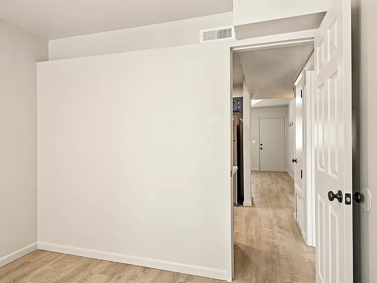 1230 S Lone Tree Rd #1 — Photo 16