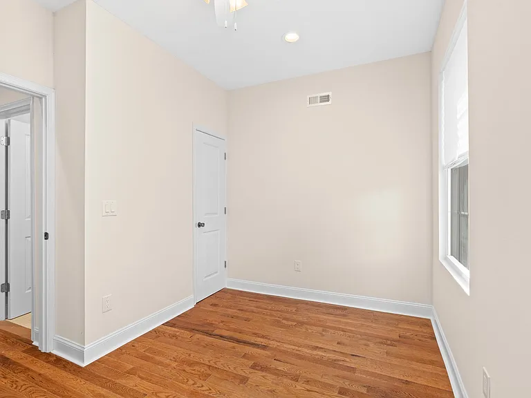 1017 S Bouvier St — Photo 25