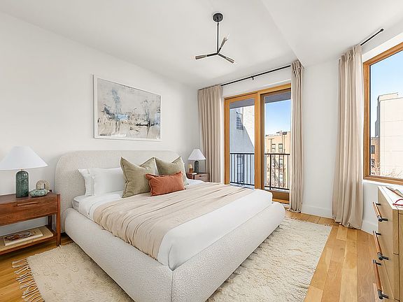 4th image of 529 Park Pl #401