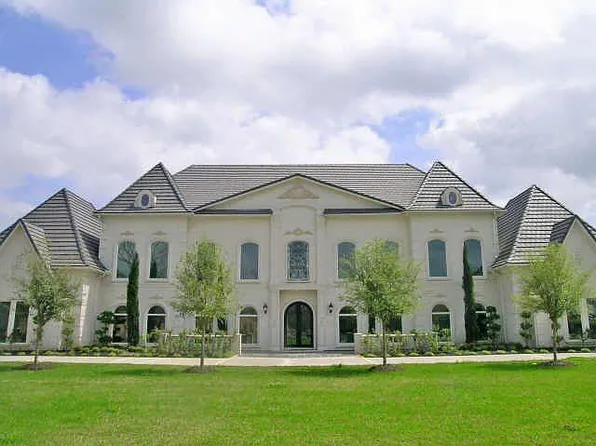 18 Sovereign Cir, Richmond, TX 77469