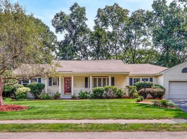 26 Barberry Ln, Norwood, MA 02062