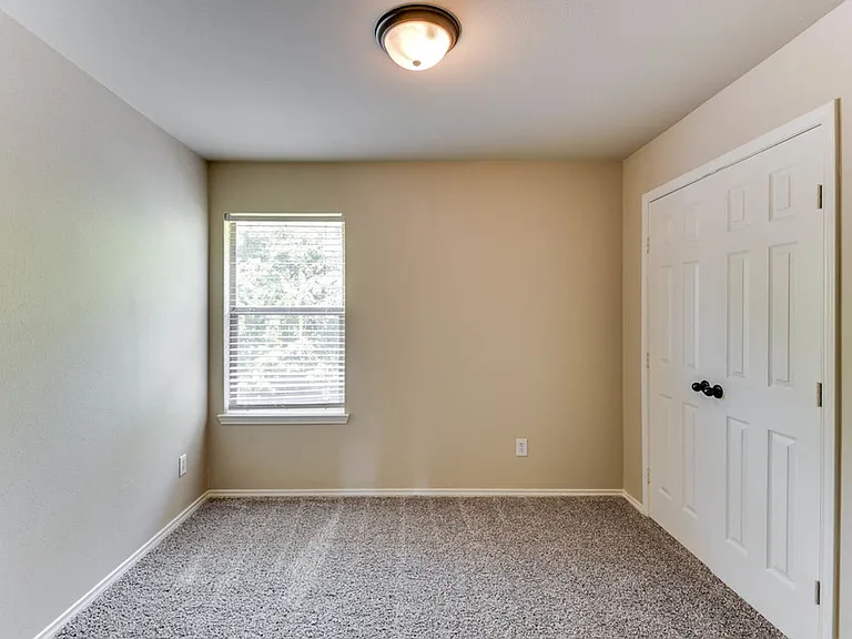 1443 Ravenwood Dr — Photo 10
