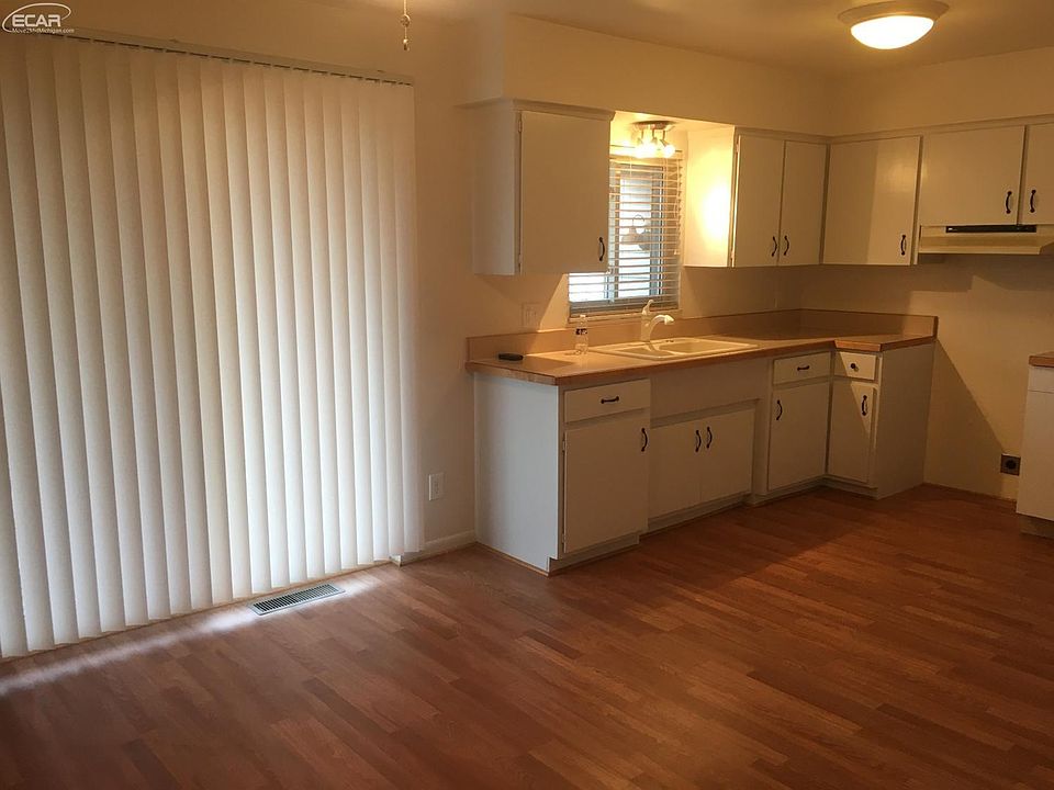 2nd image of 2097 Huntington Ave