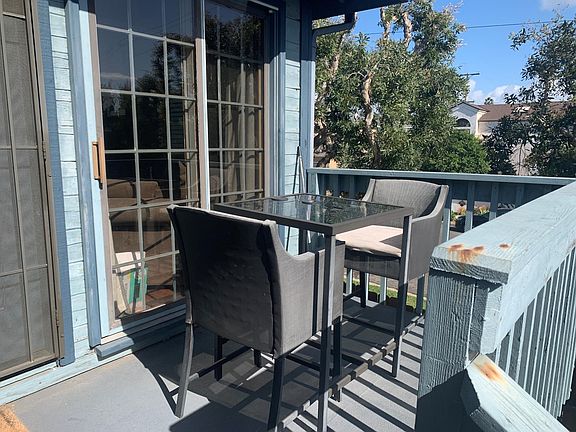 Front Deck - room for a grill