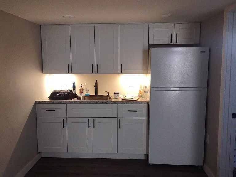 1430 Hallock Ave — Photo 11