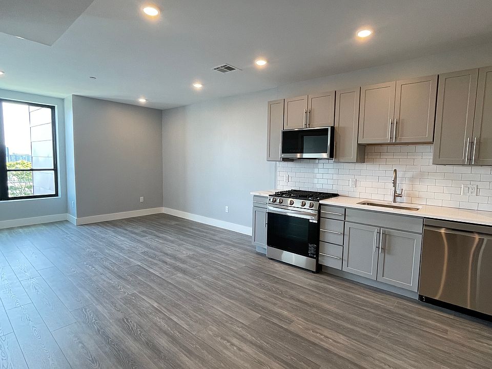 1st image of 315 Western Ave #606
