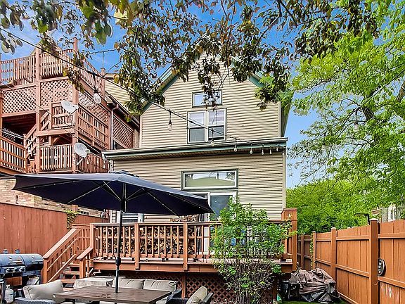 3rd image of 1300 N Leavitt St #3