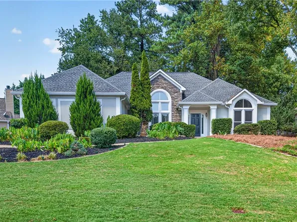 290 Deer Cliff Cv, Lawrenceville, GA 30043