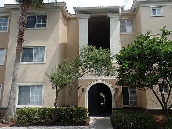 2nd image of 2548 Centergate Dr #Aventine