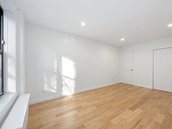 5th image of 165 Christopher St APT 1Y