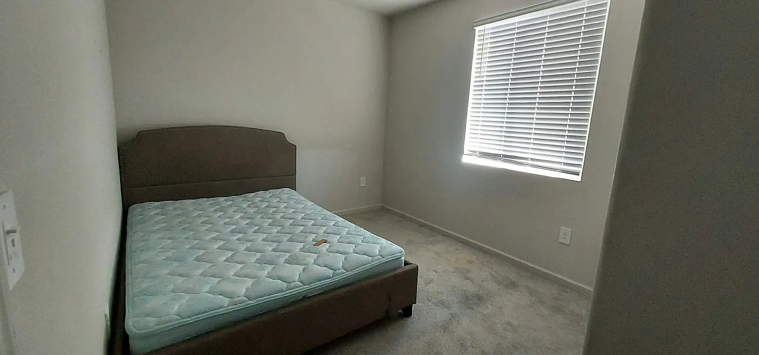 6 bed, 2940 sqft, $3,600 — Photo 3