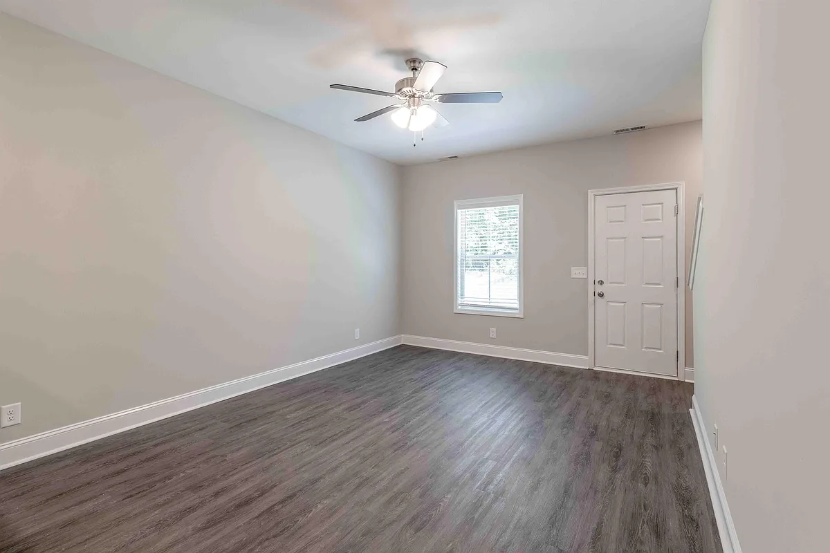 Building Photo - 287 Smithson Ln #D