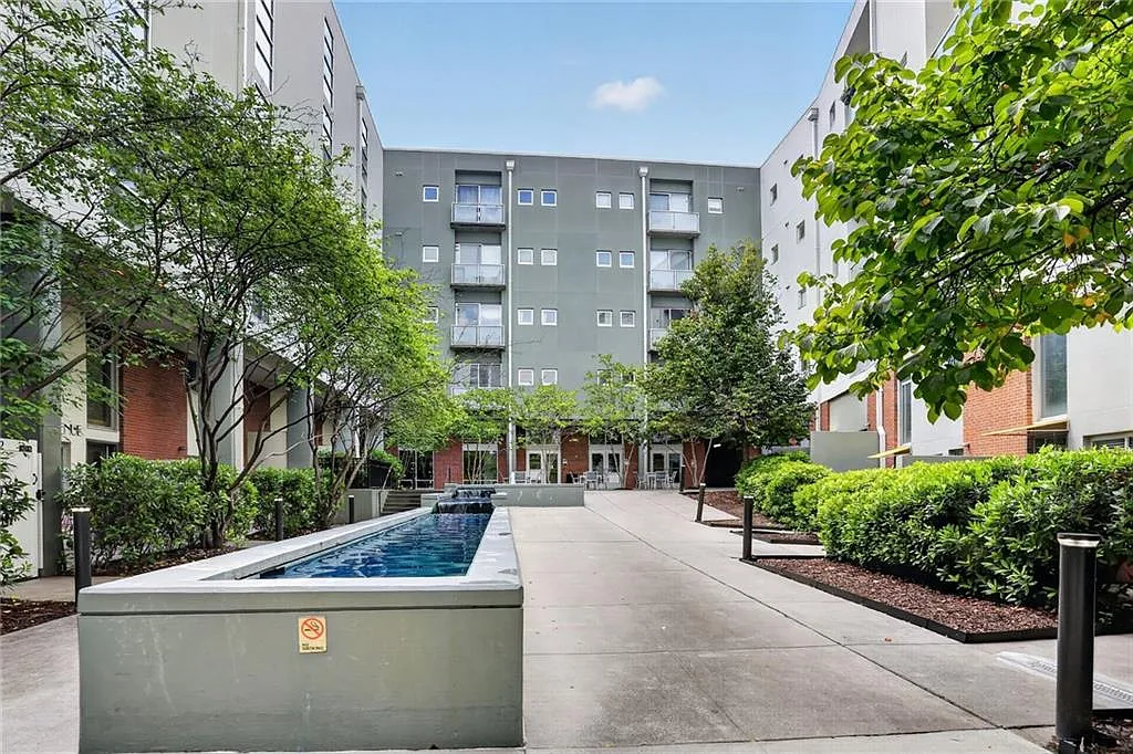 2 bed, 2.0 bath, 1228 sqft, $2,695 — Photo 2
