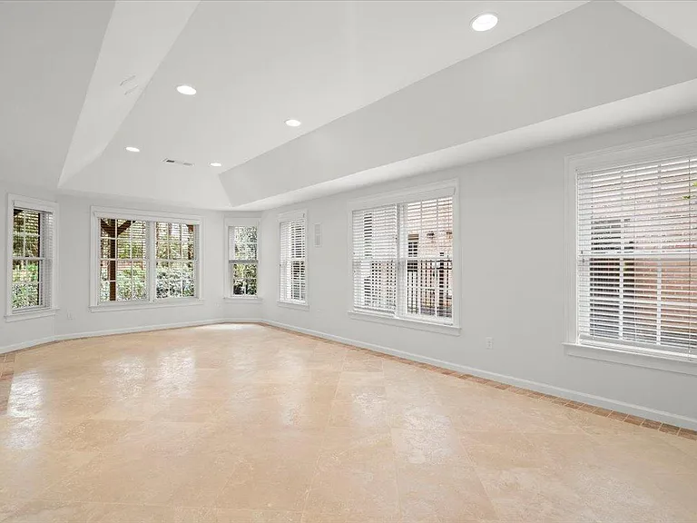 875 Wescott Ln — Photo 63