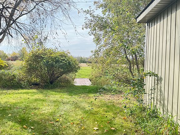 5th image of 1091 Farnsworth Rd