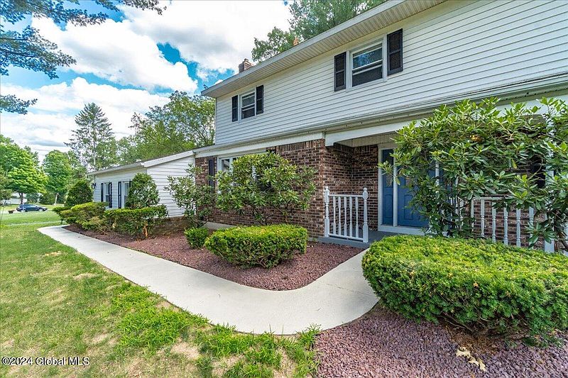 2nd image of 22 Heritage Lane