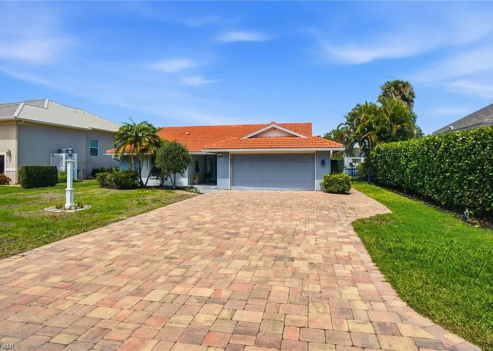 455 Bayside Ave