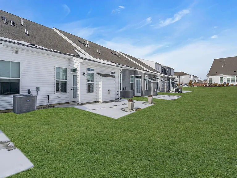 116 S Durham Dr — Photo 28