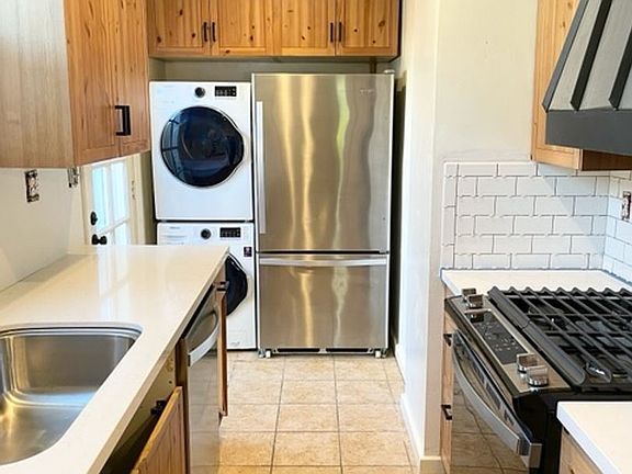 5th image of 3425 Arthur Ave