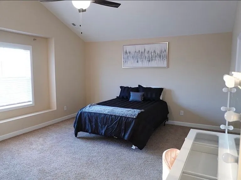 1661 Stackhouse Dr — Photo 3