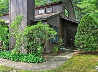 83 Snowberry Rd, Malta, NY 12020