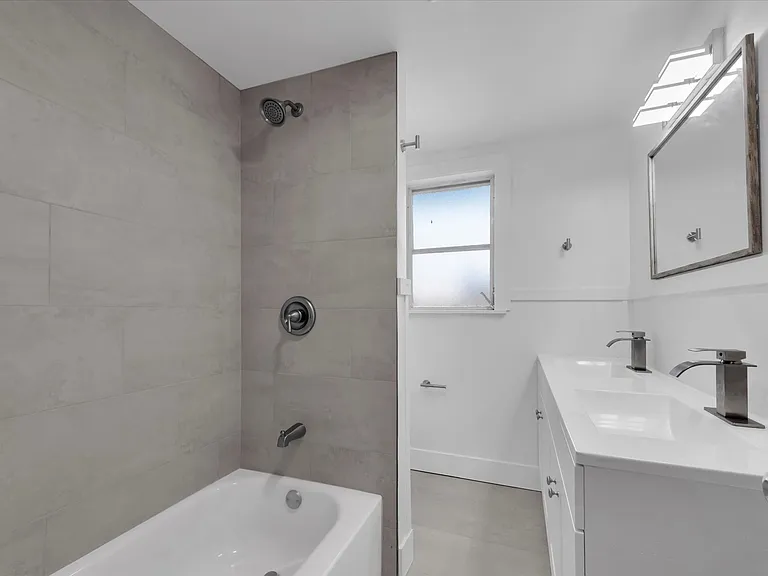 358 Boca Ciega Dr — Photo 9