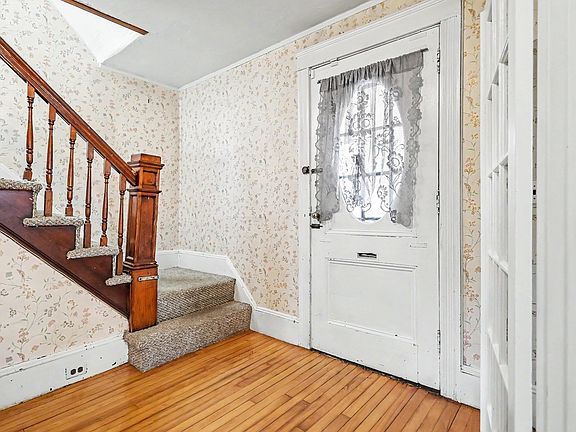 5th image of 92 S Williams St