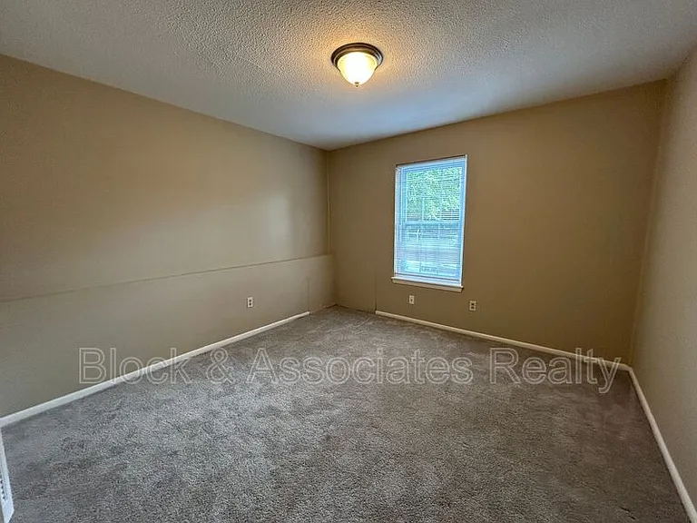 3830 D Country Club Rd — Photo 5
