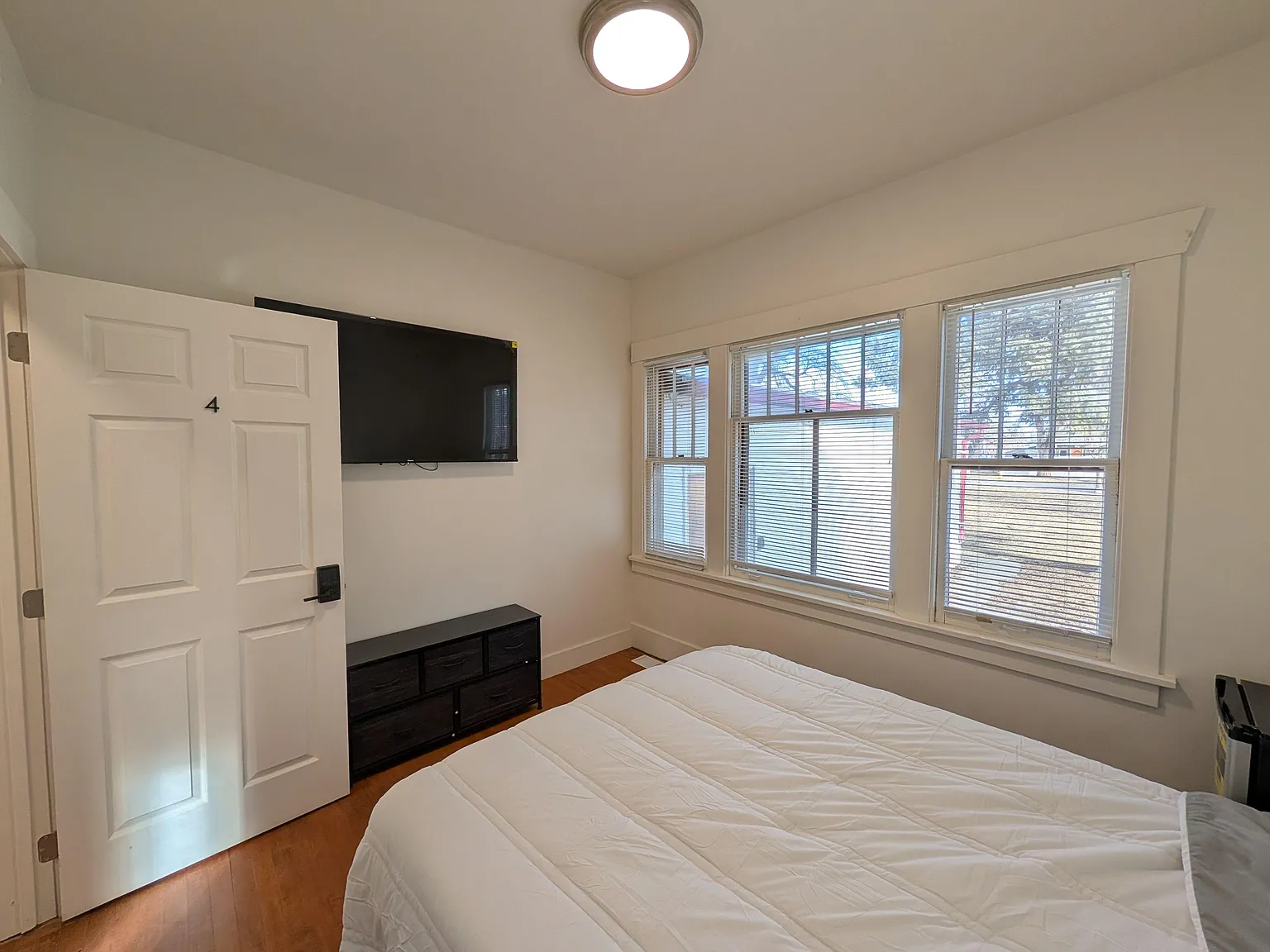 4 bed, 3.0 bath, 3000 sqft, $719 — Photo 2
