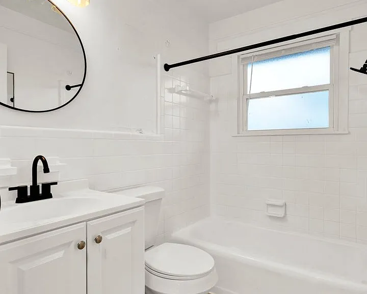 London Falls, Llc - Mt Clemens - Apartments — Photo 6