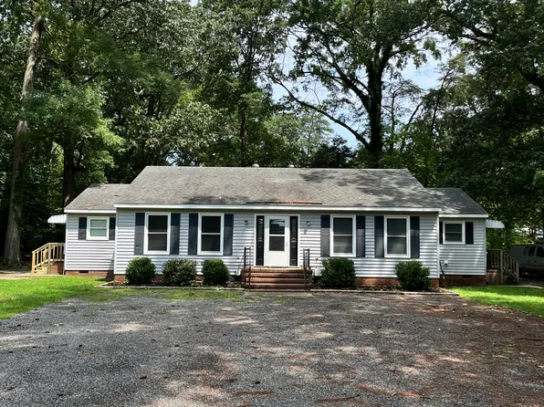 7097 Chapman Dr APT 2, Hayes, VA 23072
