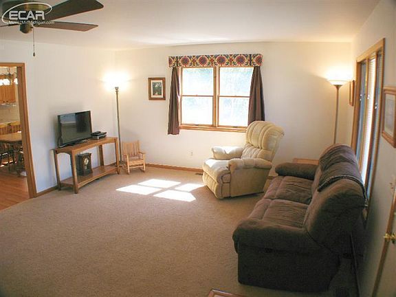 5th image of 2419 Gillham Ave