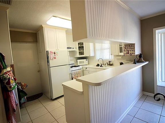 2nd image of 424 N Buena Vista Ave