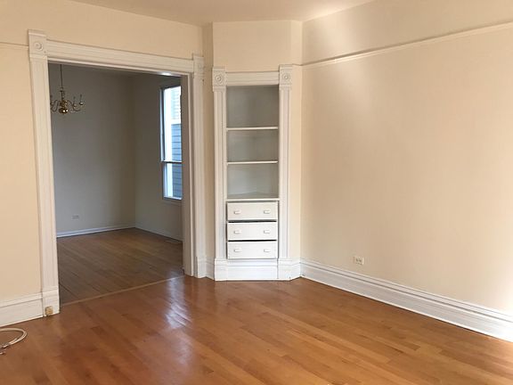 3rd image of 1020 W Wellington Ave APT 1