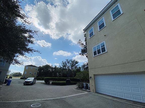 2nd image of 920 Sombra St