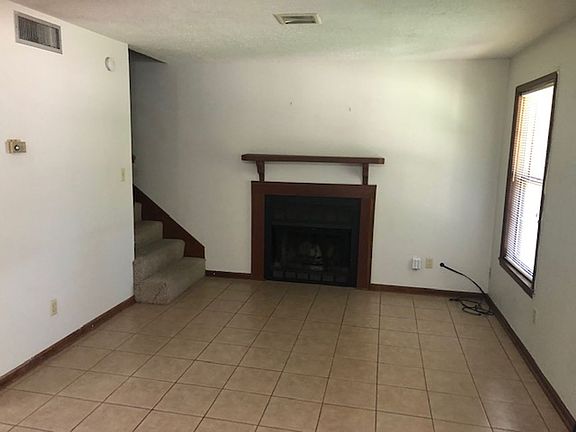2nd image of 118 Briarwood Cir