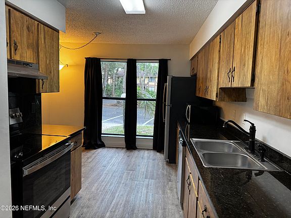 5th image of 12 GLEN ARBOR