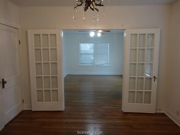 5th image of 402 Ayrshire St