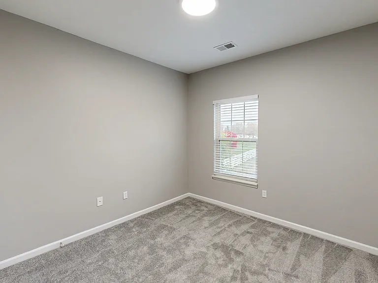 Burlington Oaks Apartments — Photo 47