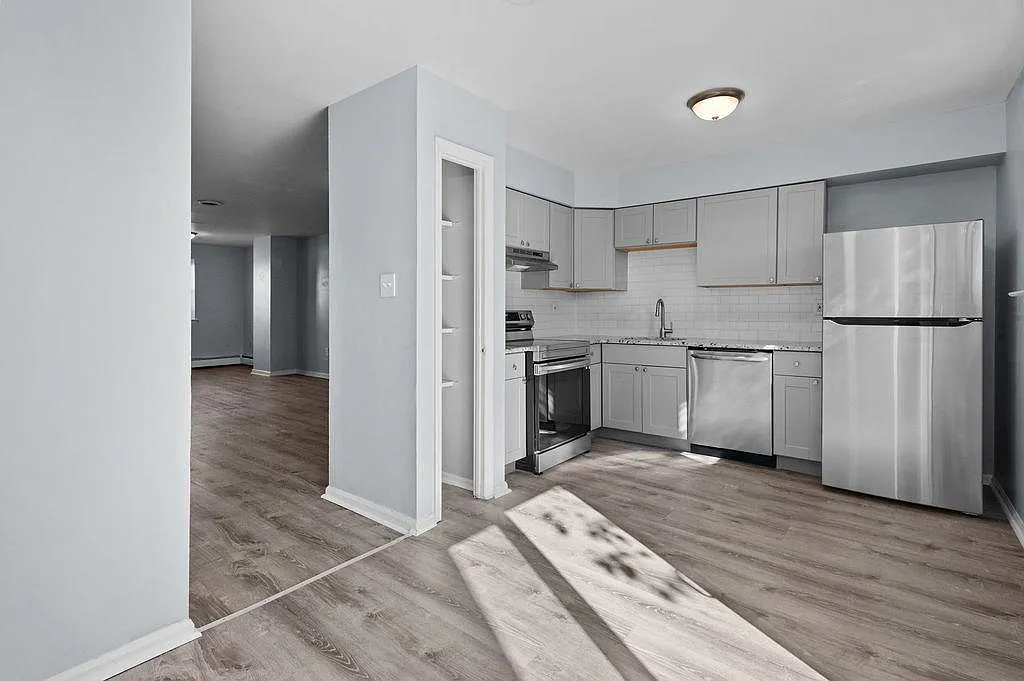 3 bed, 1.5 bath, 1368 sqft, $2,300 — Photo 2